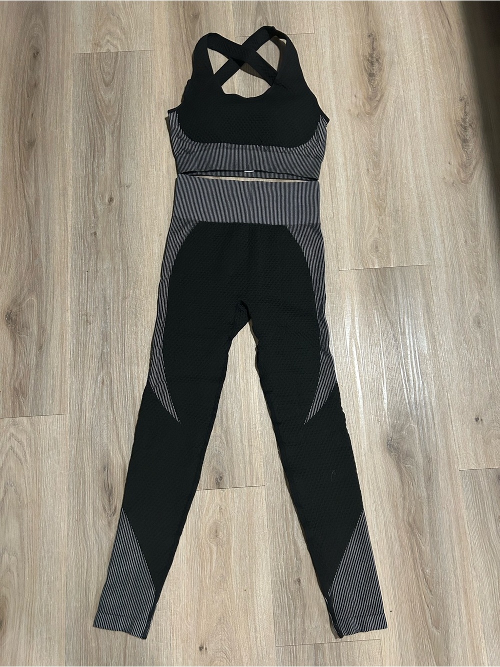 Amazon Black & Gray Seamless High-Waist Legging Set with Cross-Back Bra